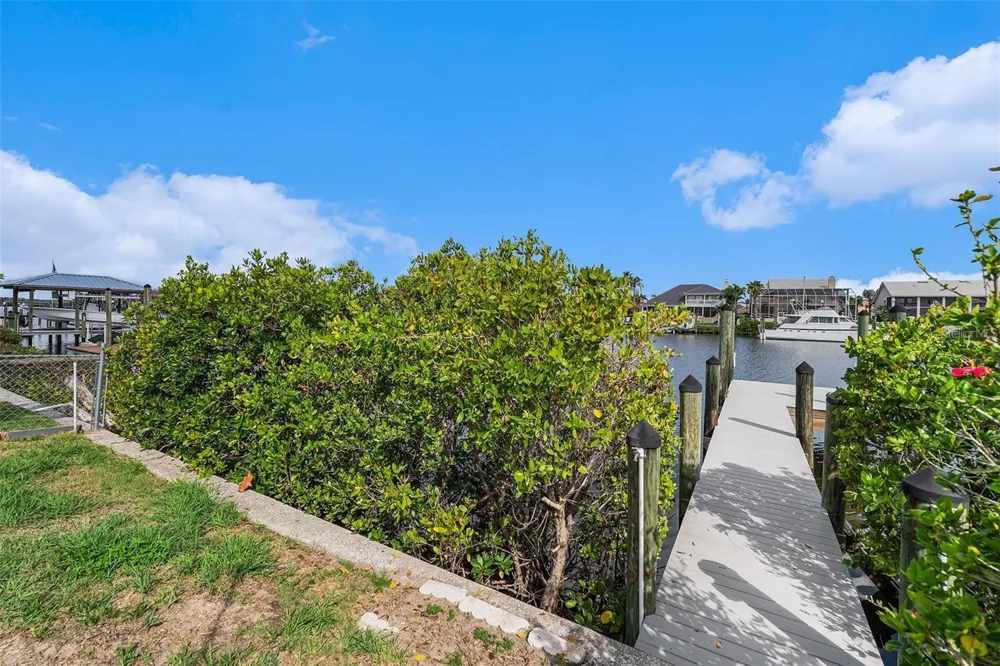 909 CHIPAWAY DRIVE Apollo Beach, FL 33572