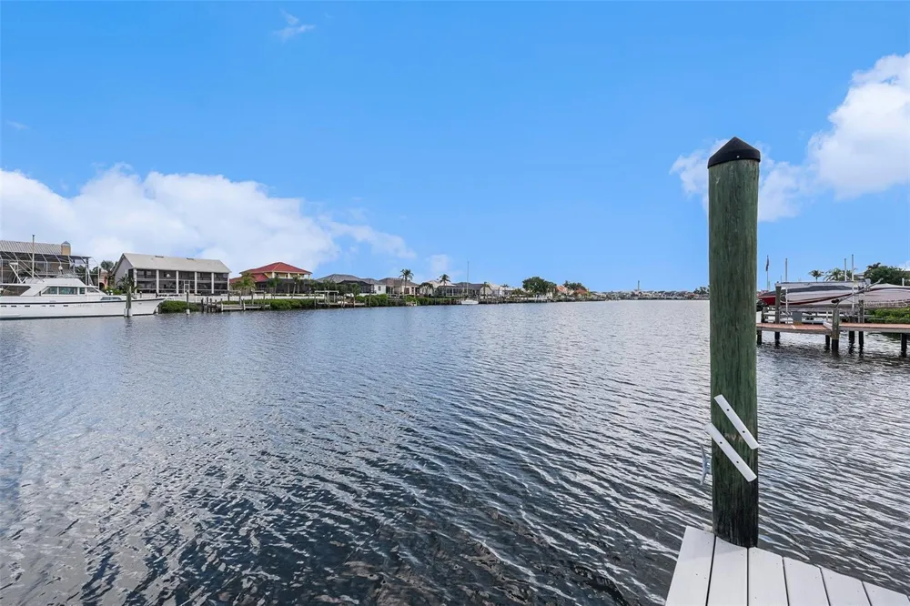 909 CHIPAWAY DRIVE Apollo Beach, FL 33572