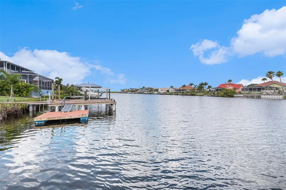 909 CHIPAWAY DRIVE Apollo Beach, FL 33572