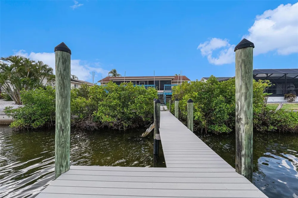 909 CHIPAWAY DRIVE Apollo Beach, FL 33572