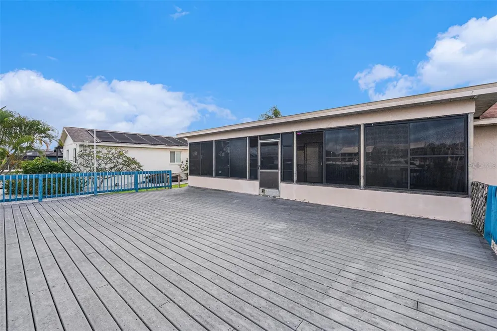 909 CHIPAWAY DRIVE Apollo Beach, FL 33572