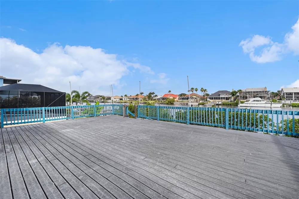 909 CHIPAWAY DRIVE Apollo Beach, FL 33572