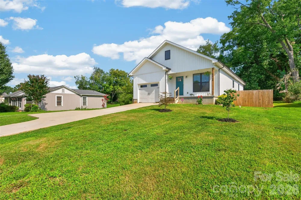 2416 4th Avenue NW Hickory, NC 28601