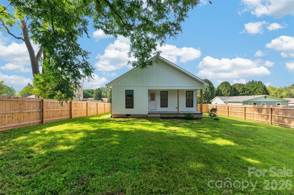 2416 4th Avenue NW Hickory, NC 28601