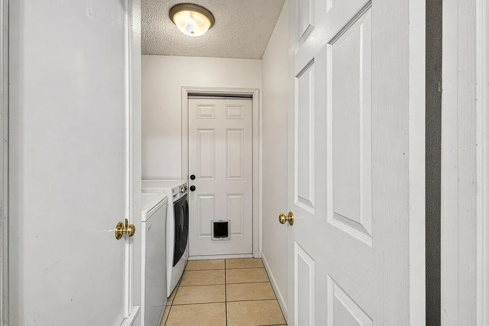 8538 Marathon Drive Universal City, TX 78148
