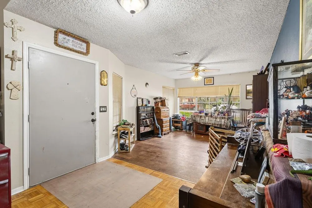 8538 Marathon Drive Universal City, TX 78148