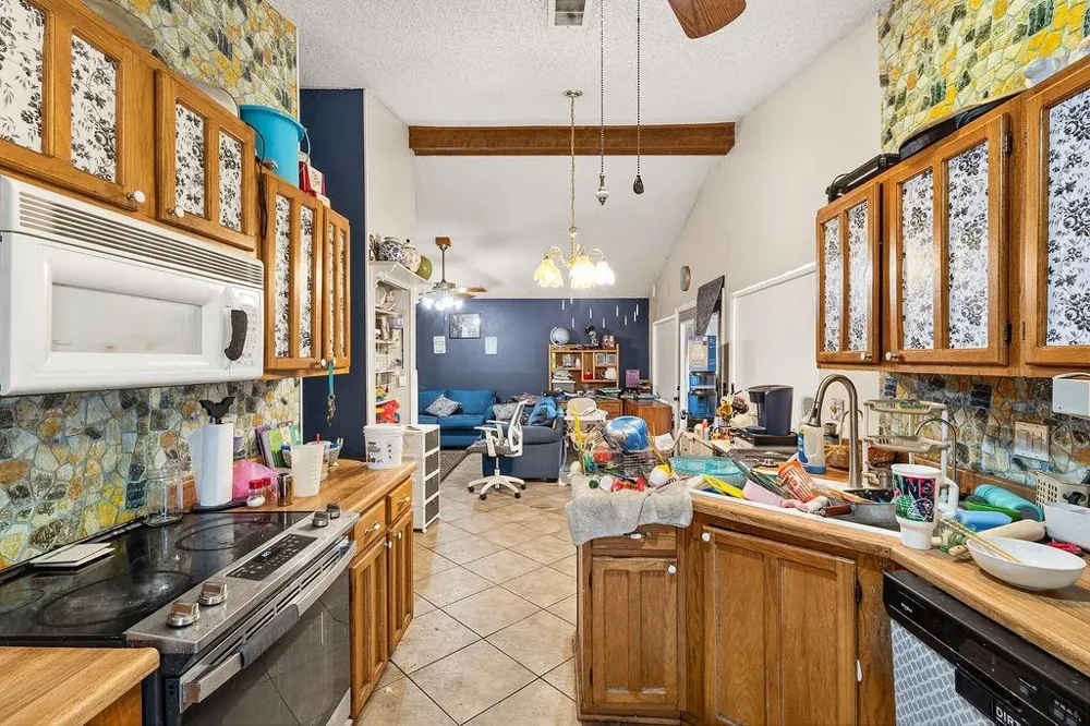 8538 Marathon Drive Universal City, TX 78148