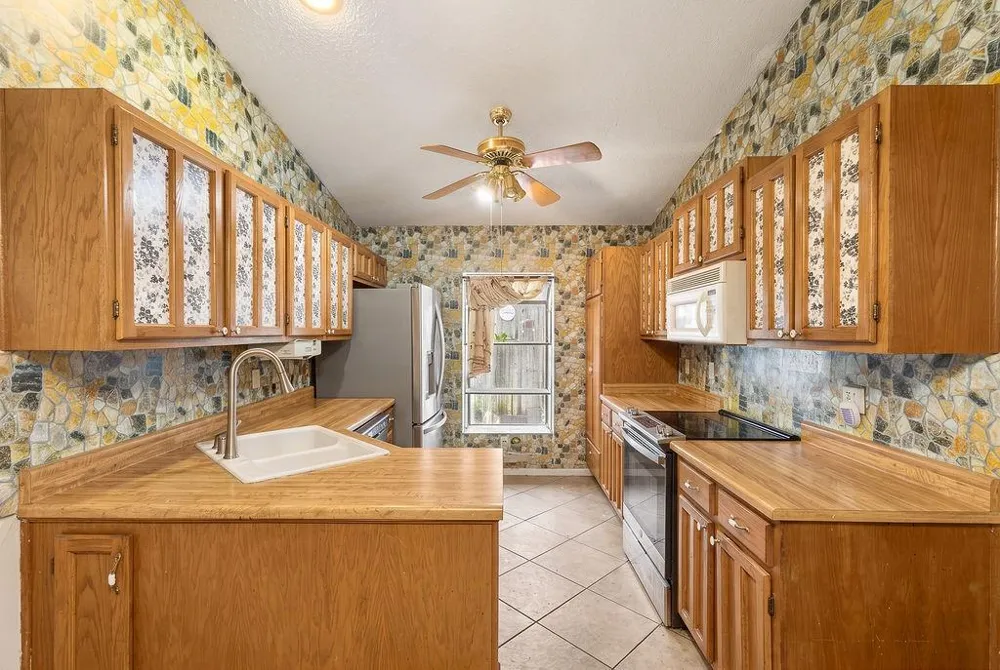 8538 Marathon Drive Universal City, TX 78148