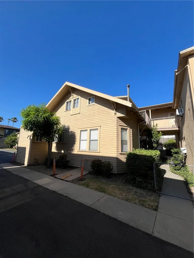 327 Riverdale Glendale, CA 91204