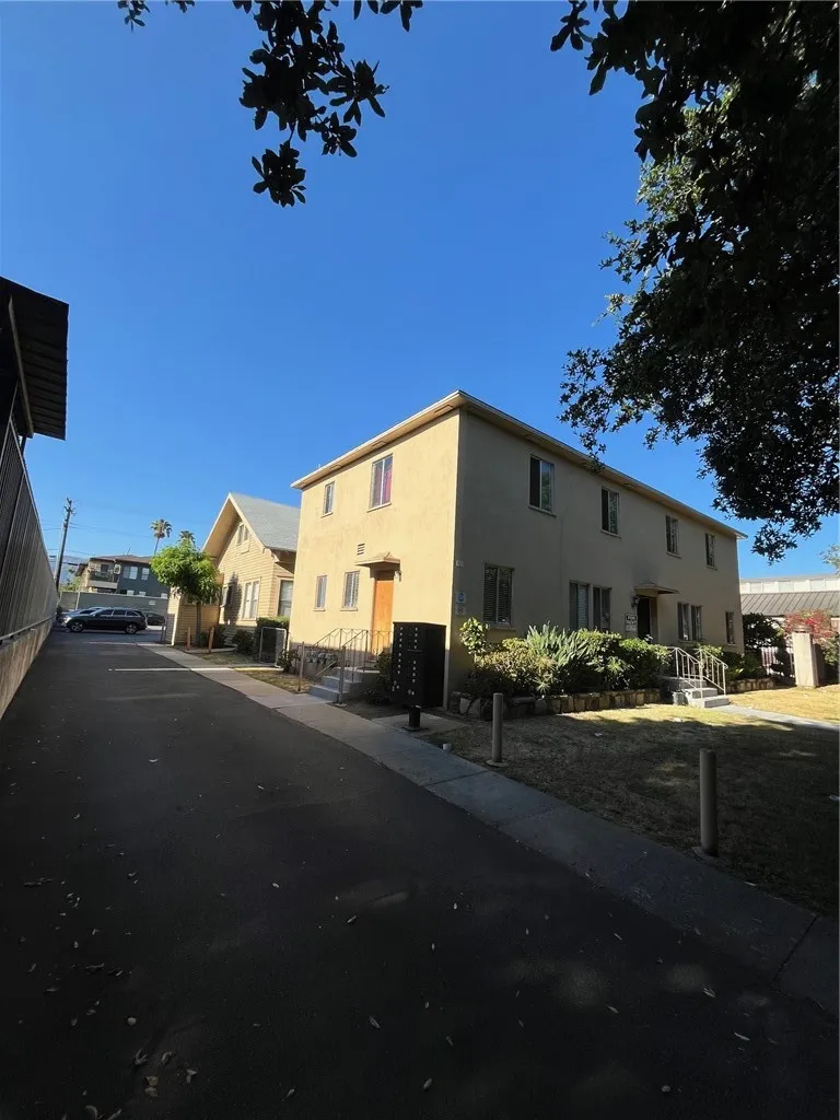 327 Riverdale Glendale, CA 91204