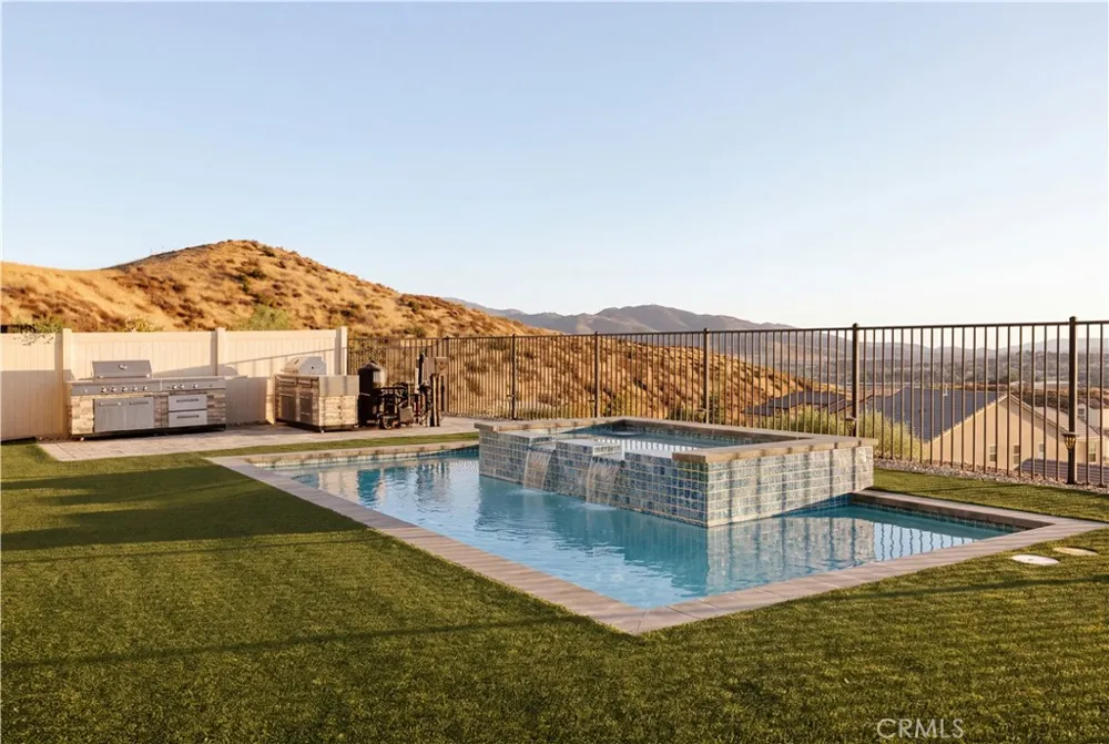 28511 Sparrow Way Saugus, CA 91350