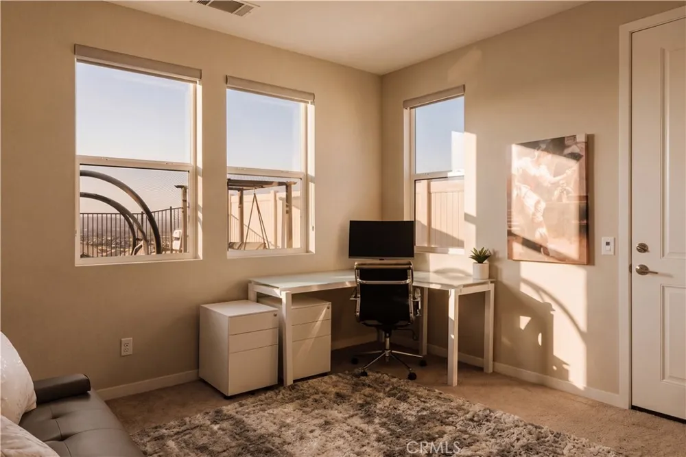 28511 Sparrow Way Saugus, CA 91350