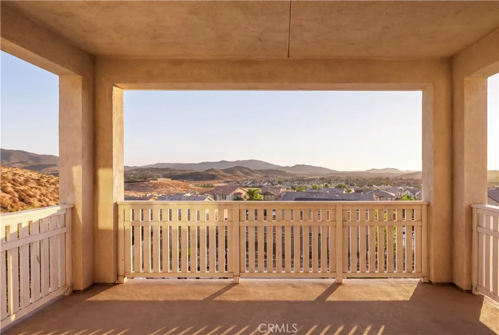 28511 Sparrow Way Saugus, CA 91350