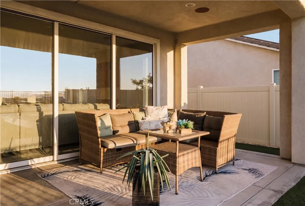 28511 Sparrow Way Saugus, CA 91350