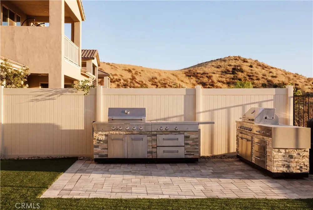 28511 Sparrow Way Saugus, CA 91350