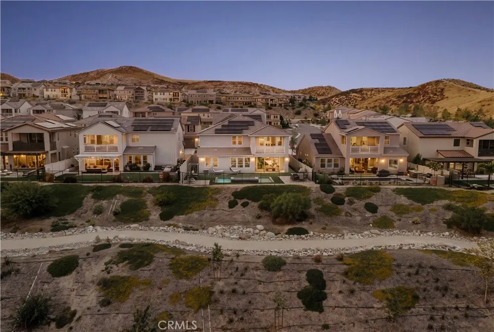 28511 Sparrow Way Saugus, CA 91350