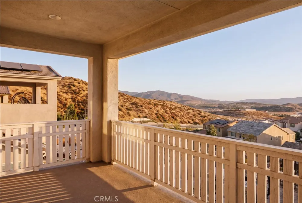 28511 Sparrow Way Saugus, CA 91350