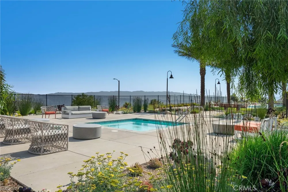 28511 Sparrow Way Saugus, CA 91350