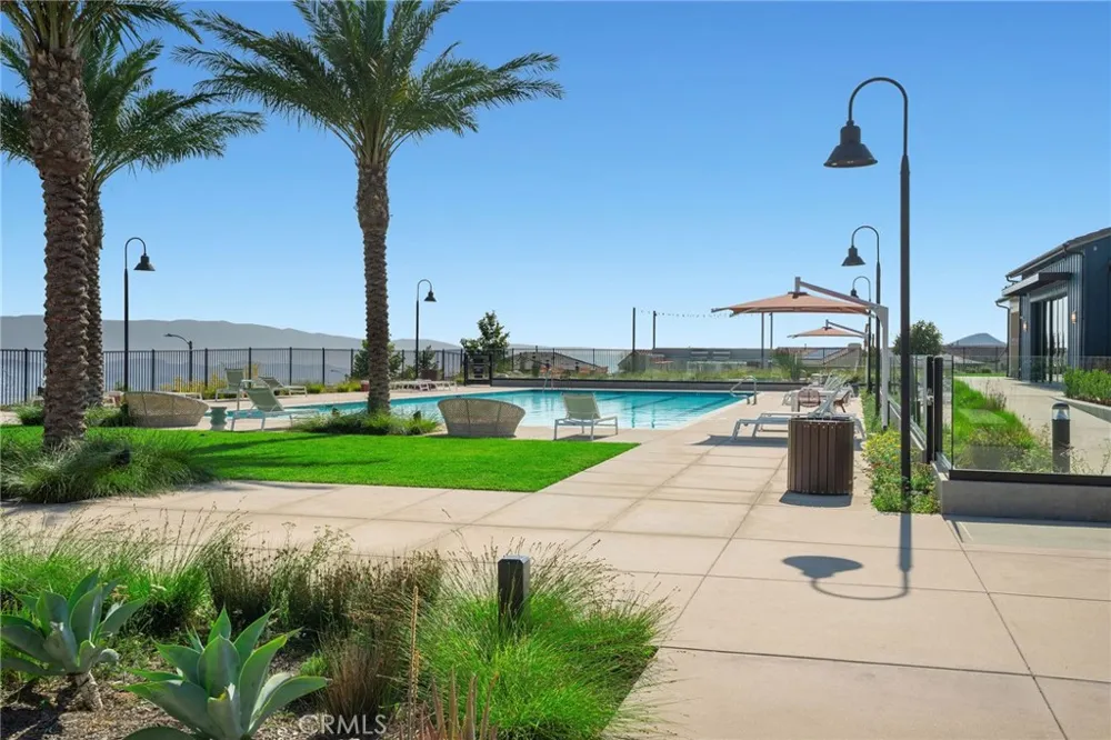 28511 Sparrow Way Saugus, CA 91350