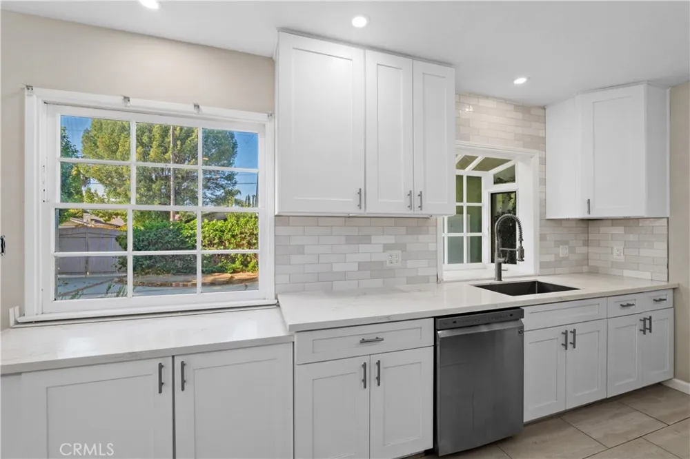 6257 Melba Avenue Woodland Hills, CA 91367