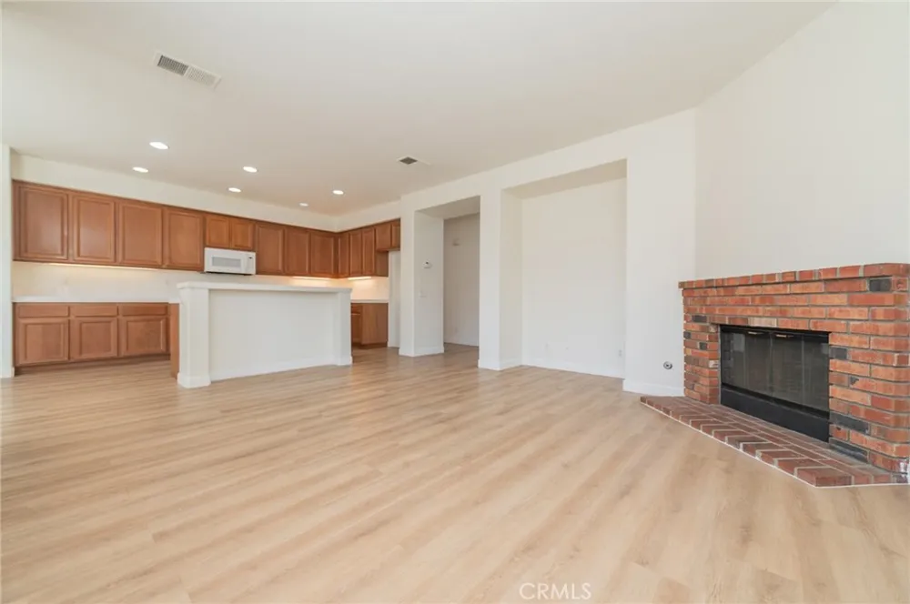 12772 Clemson Drive Eastvale, CA 92880