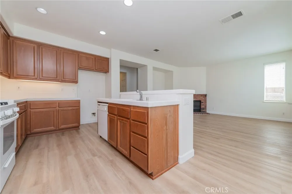 12772 Clemson Drive Eastvale, CA 92880