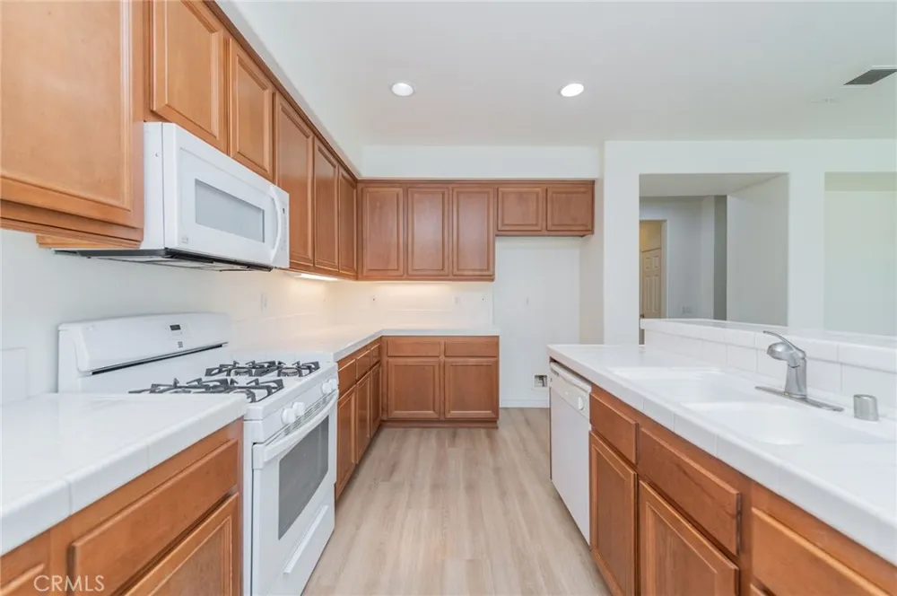 12772 Clemson Drive Eastvale, CA 92880
