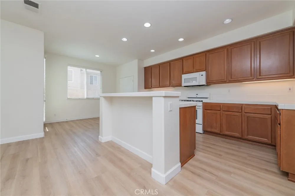 12772 Clemson Drive Eastvale, CA 92880