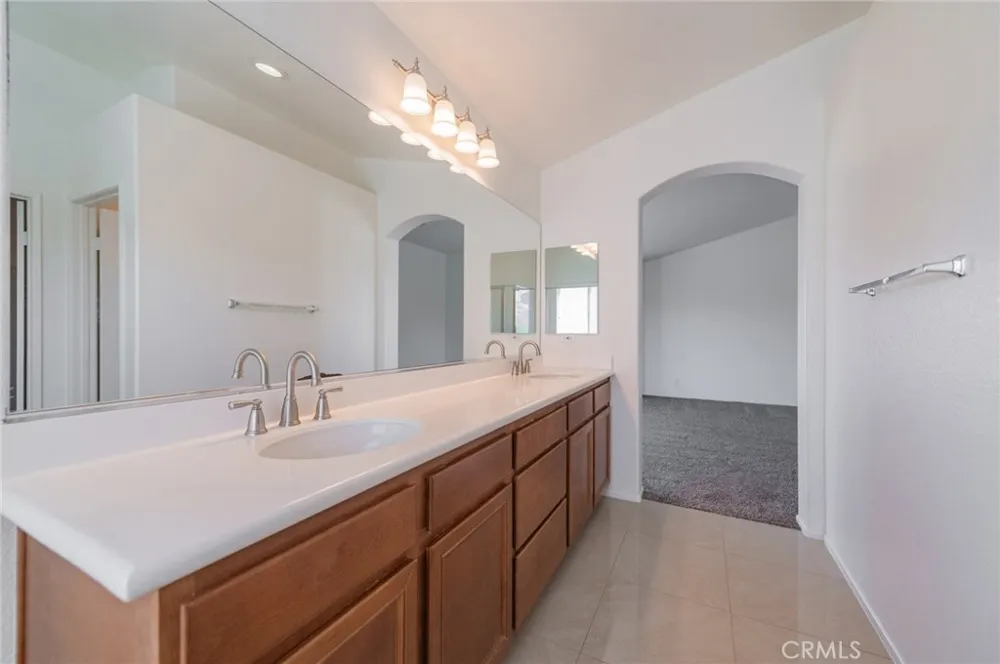 12772 Clemson Drive Eastvale, CA 92880