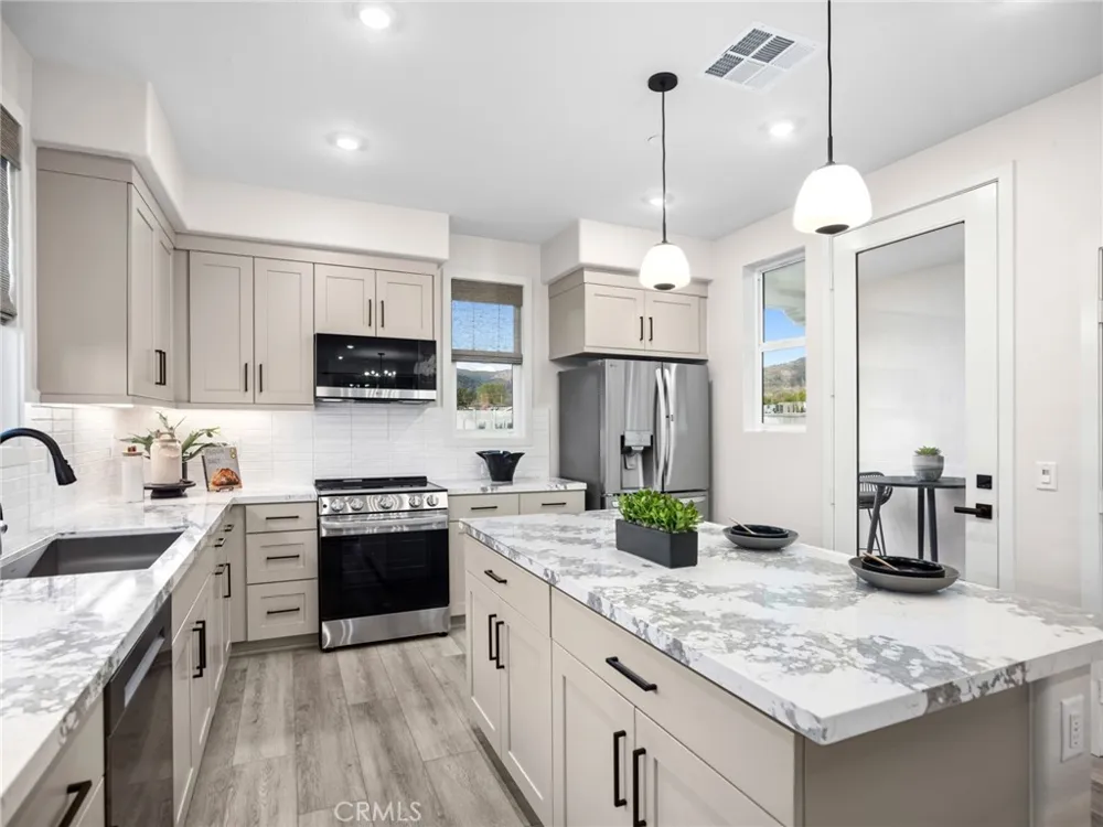 548 Gregory Way Glendora, CA 91740