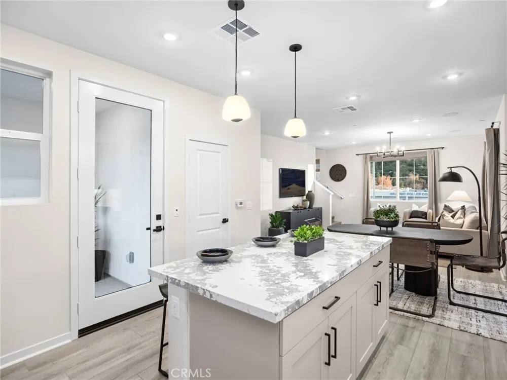 548 Gregory Way Glendora, CA 91740