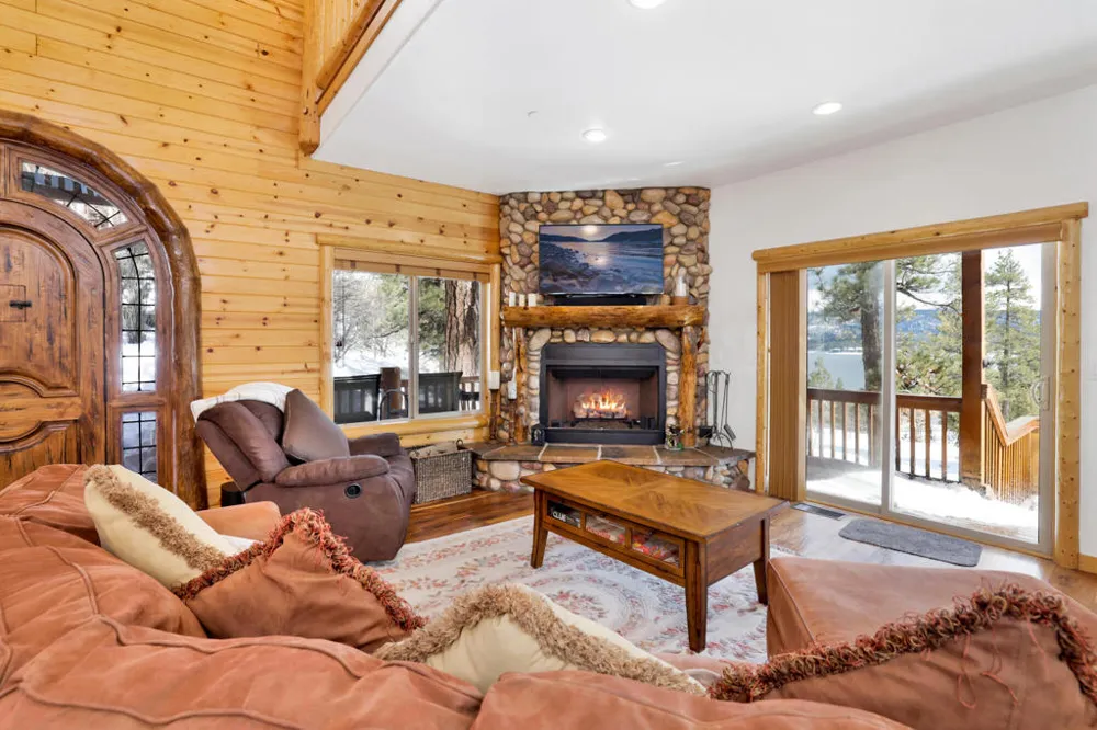 39737 Flicker Road Fawnskin, CA 92333