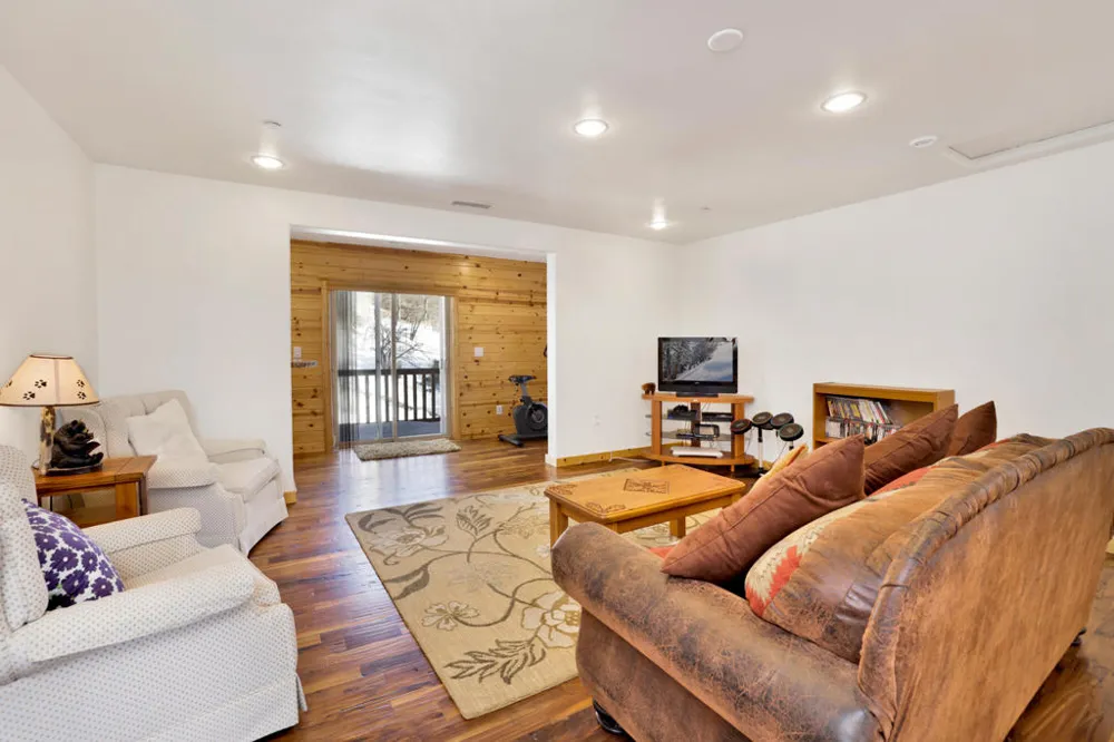 39737 Flicker Road Fawnskin, CA 92333