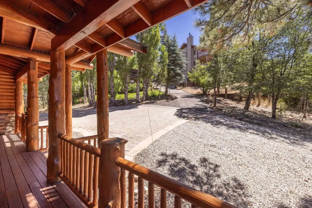 39737 Flicker Road Fawnskin, CA 92333