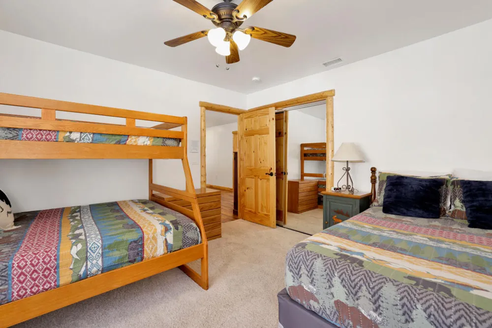 39737 Flicker Road Fawnskin, CA 92333
