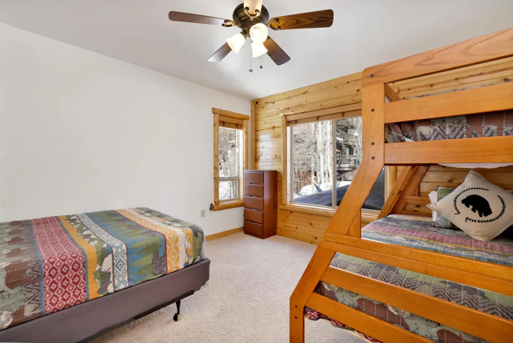 39737 Flicker Road Fawnskin, CA 92333