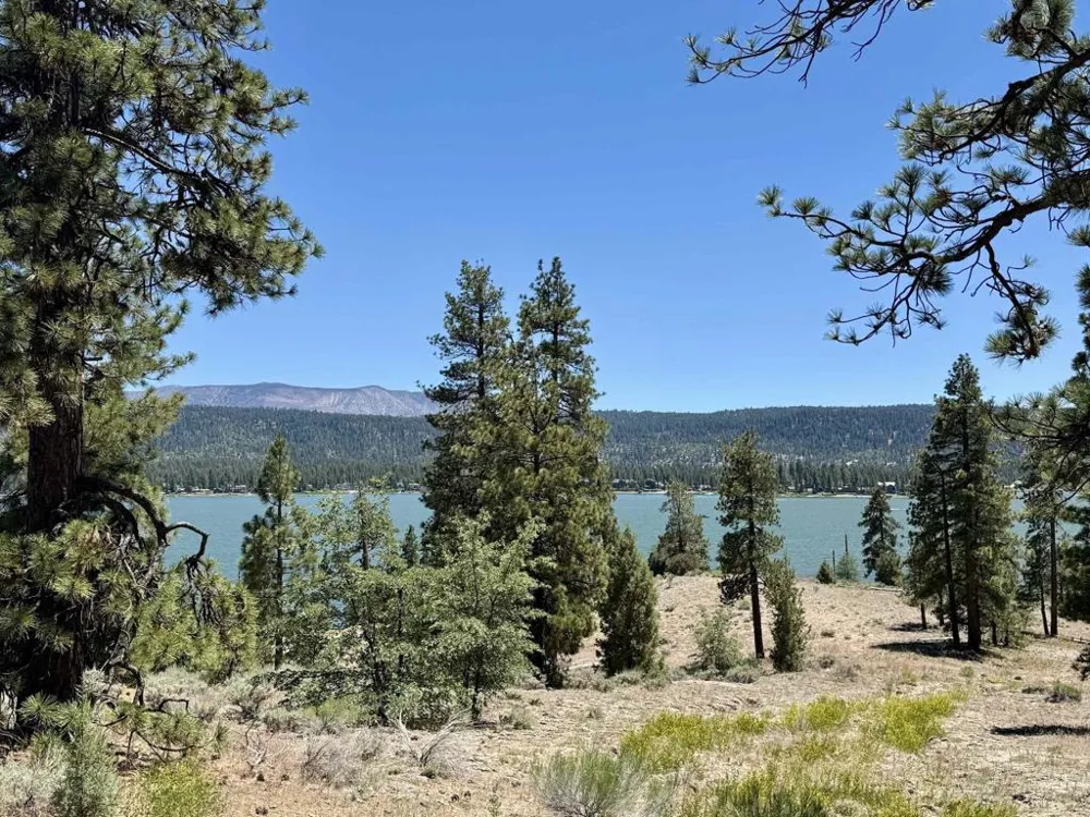 39737 Flicker Road Fawnskin, CA 92333