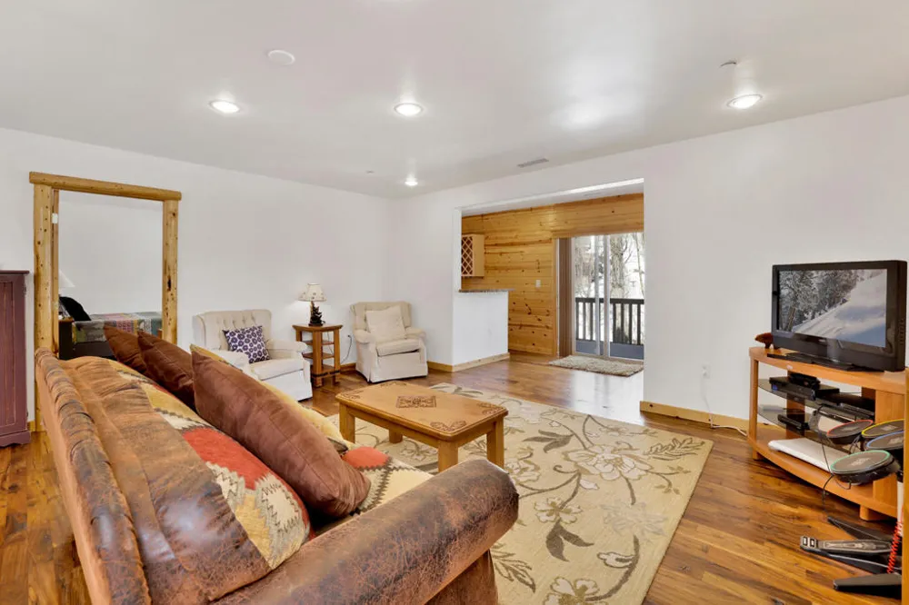 39737 Flicker Road Fawnskin, CA 92333