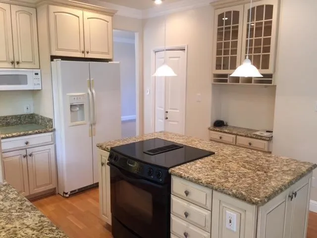3735 Redwood Circle Palo Alto, CA 94306