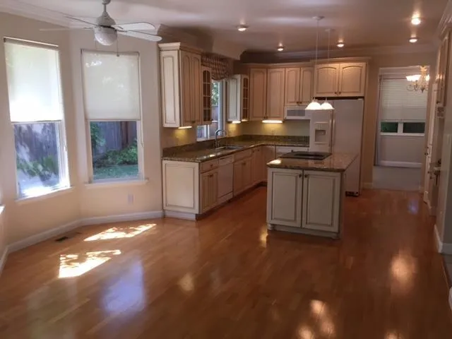 3735 Redwood Circle Palo Alto, CA 94306