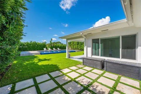 740 S Shore Dr