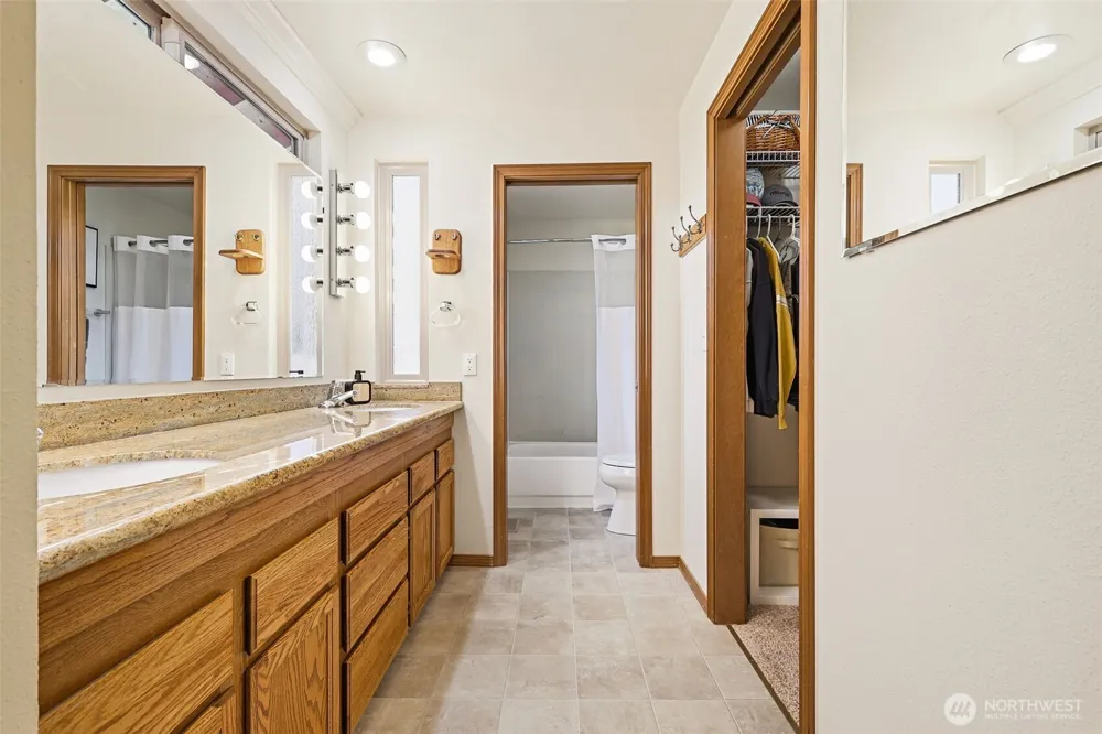 19808 137th Avenue SE Renton, WA 98058