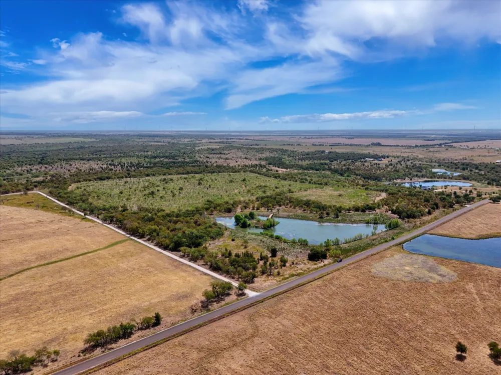 COUNTY LANE Axtell, TX 76624
