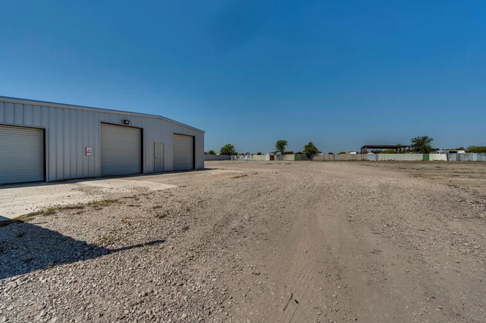 3026 S Highway 77 Waxahachie, TX 75165