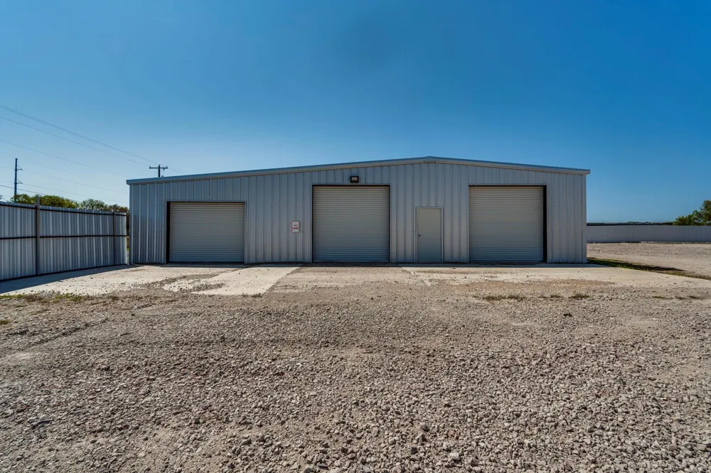 3026 S Highway 77 Waxahachie, TX 75165