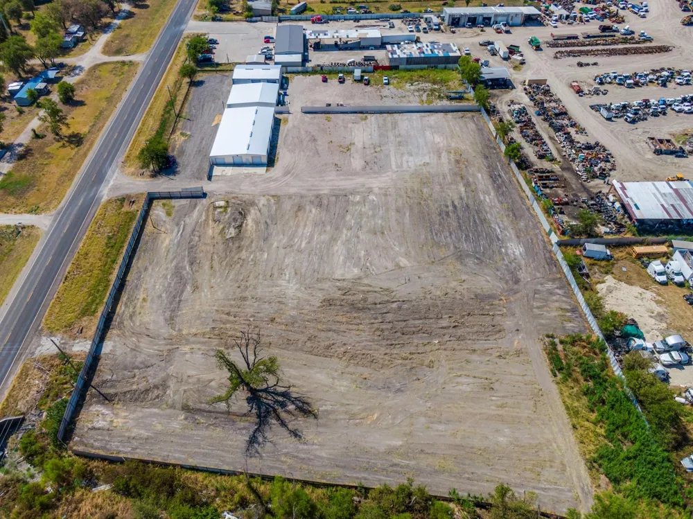 3026 S Highway 77 Waxahachie, TX 75165
