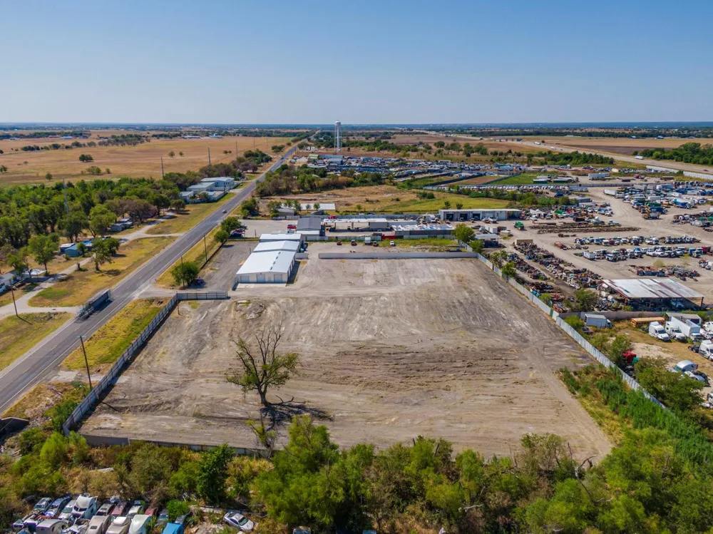 3026 S Highway 77 Waxahachie, TX 75165