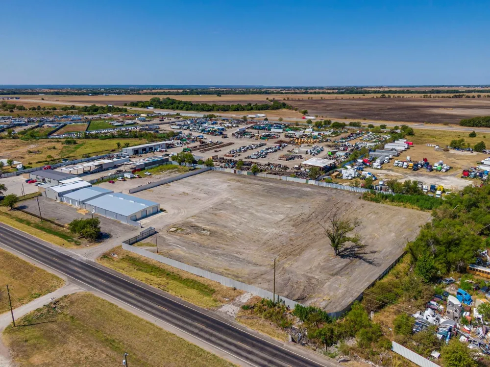 3026 S Highway 77 Waxahachie, TX 75165