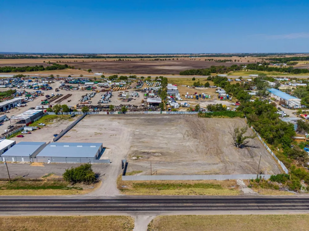 3026 S Highway 77 Waxahachie, TX 75165