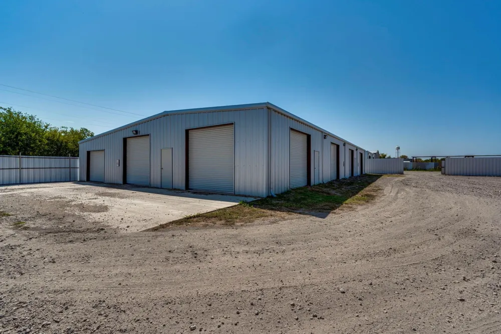 3026 S Highway 77 Waxahachie, TX 75165